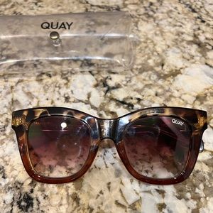 Quay After Hours Glasses & case